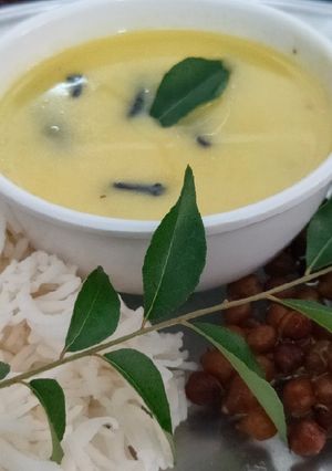 ગુજરાતી કઢી (Gujarati kadhi recipe in Gujarati) રેસીપી મુખ્ય ફોટો