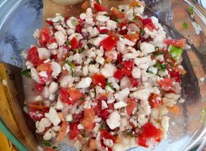 Una foto de Ceviche de pescado cocido