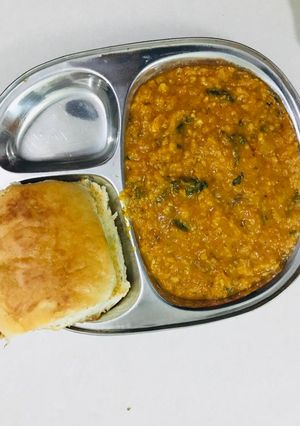 પાવભાજી (Pav Bhaji Recipe In Gujarati) રેસીપી મુખ્ય ફોટો