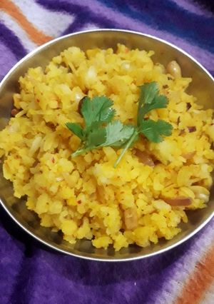 पोहा (poha recipe in Hindi) रेसिपी मुख्य फोटो