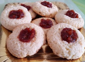 Una foto de Galletitas de coco y membrillo