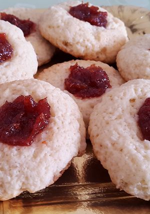 Una foto de Galletitas de coco y membrillo