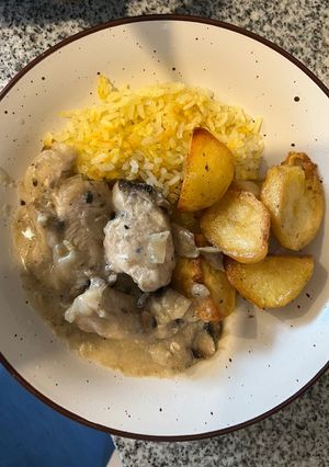 Una foto de Pavo cremoso de champiñones con papitas a la mantequilla apto APLV AAM