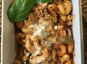 Una foto de Coditos con Pollo (pasta corta)