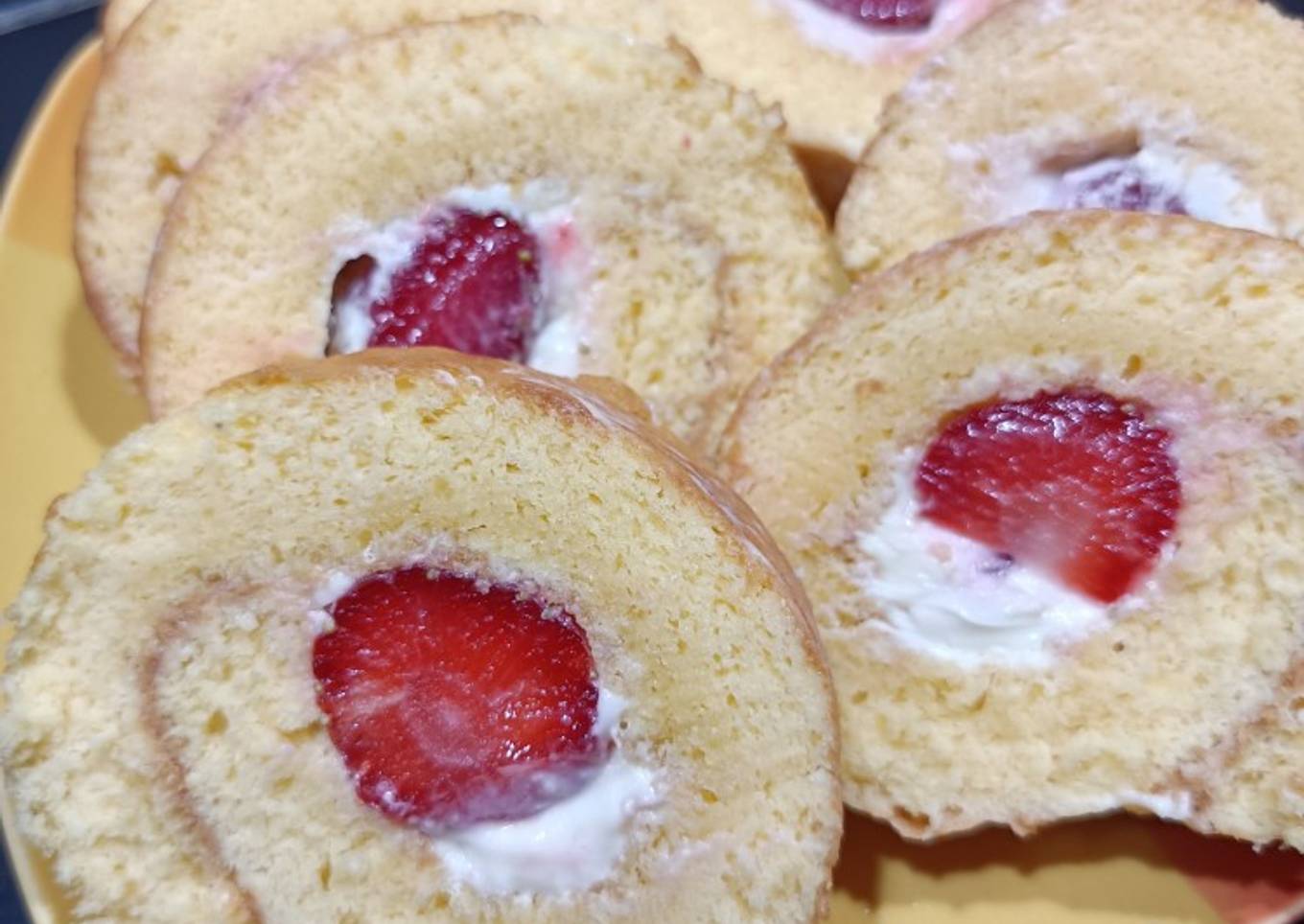 Strawberry roll cake ekonomis