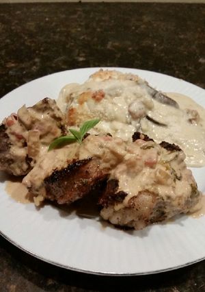 A picture of Brad's lamb chops w/ vodka, tomato, basil, cream sauce.