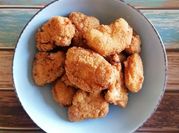 Una foto di pollo fritto
