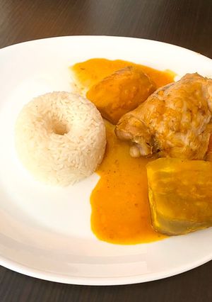 Una foto de Pollo con Camote