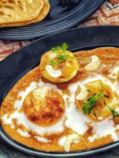 रेस्टॉरंट स्टाईल कोफ्ता करी (kofta curry recipe in marathi) रेसिपी चे मुख्य फोटो 