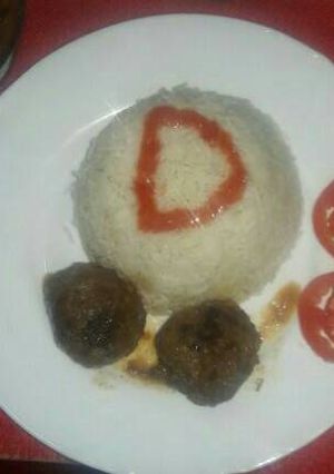 A picture of Meatballs with rice& stew.