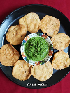 જીરા પૂરી (Jeera Poori Recipe In Gujarati) રેસીપી મુખ્ય ફોટો