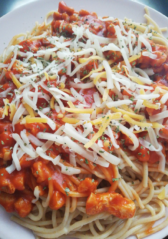 Una foto de Pasta integral con falsa boloñesa