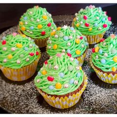 A picture of Christmas tree cupcakes.