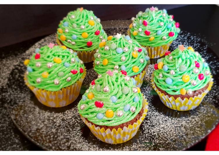 Simple Way to Prepare Any-night-of-the-week Christmas tree cupcakes