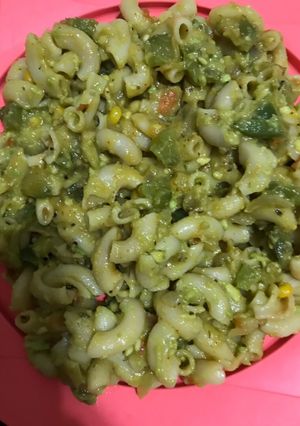 A picture of Greenish pasta.