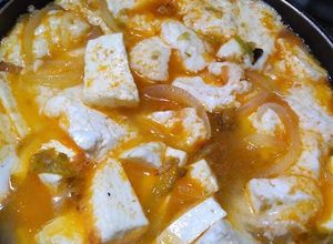 Una foto de Queso con chile y cebolla