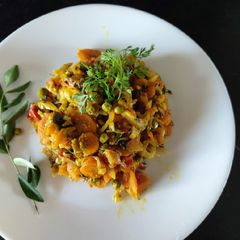 A picture of Cabbage with carrots.