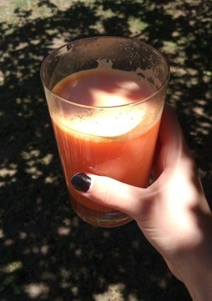 Una foto de Licuado sano de Zanahoria, Naranja y Frutilla