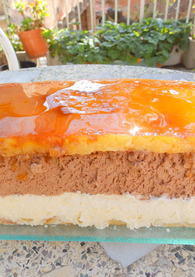 Una foto de Flan de tres sabores