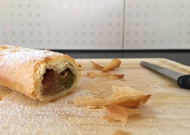 Step-by-Step Guide to Prepare Quick Rhubarb Strudel