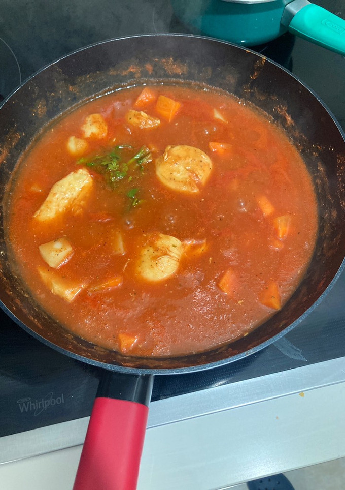 Una foto de Guisado de pollo 😋