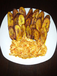 A picture of Fried plantain with fried eggs.