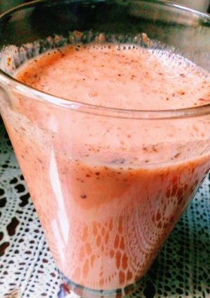Una foto de Licuado de Papaya, Leche y Chía Vitamina de Mamão con Leite y Chía