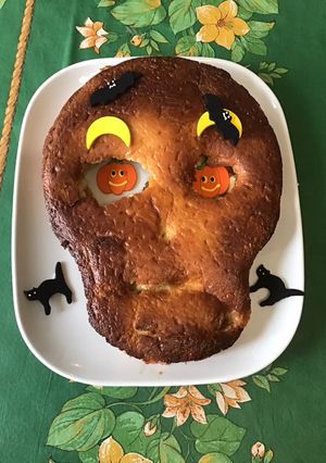 Une photo de Gâteau skull aux prunes d'ente, vanille et fromage blanc