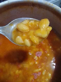 صورة لوصفة لوبيا بمرقة حمراء