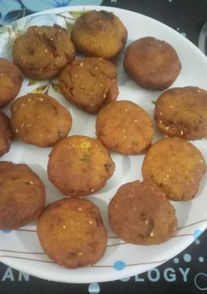 A picture of Millet vada. (bajri) vada.