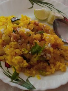 कांदे पोहे (kande pohe recipe in marathi) रेसिपी चे मुख्य फोटो