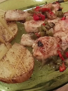 Una foto de Pollo al horno con patatas