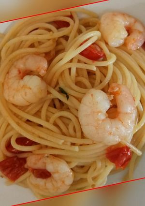 A picture of Spaghetti con gamberi e pomodorini.