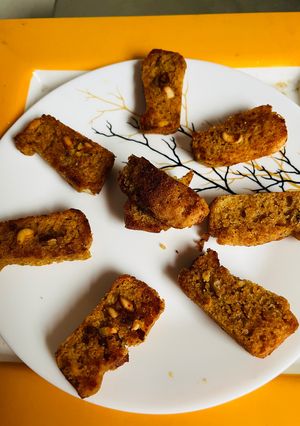 A picture of Sooji Rusks.