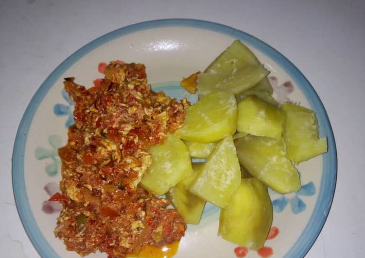 How to Prepare Quick Boiled Sweet potatoes and egg sauce