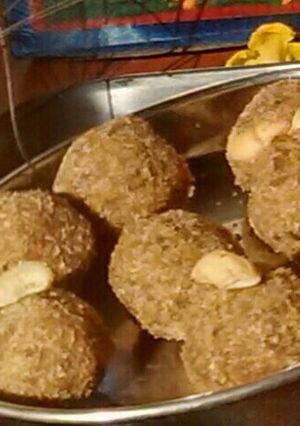 A picture of Red poha & oats ladoo.