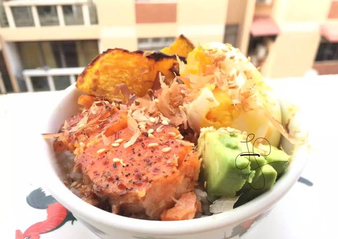 How to Make Super Quick Homemade Salmon With Pumpkin And Avocado Rice Bowl