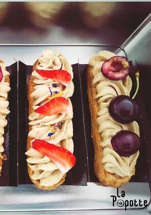 Une photo de Eclair vanille fraise pistache