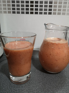 Una foto de Smoothie de cereza, albaricoque y naranja