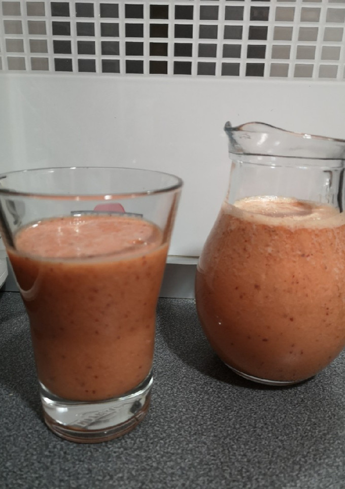 Una foto de Smoothie de cereza, albaricoque y naranja