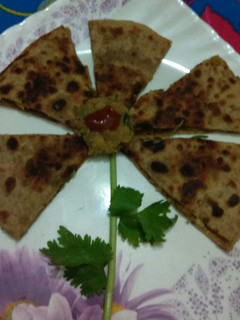 A picture of Chana dal paratha.