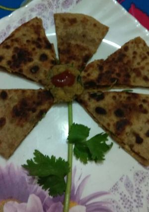 A picture of Chana dal paratha.