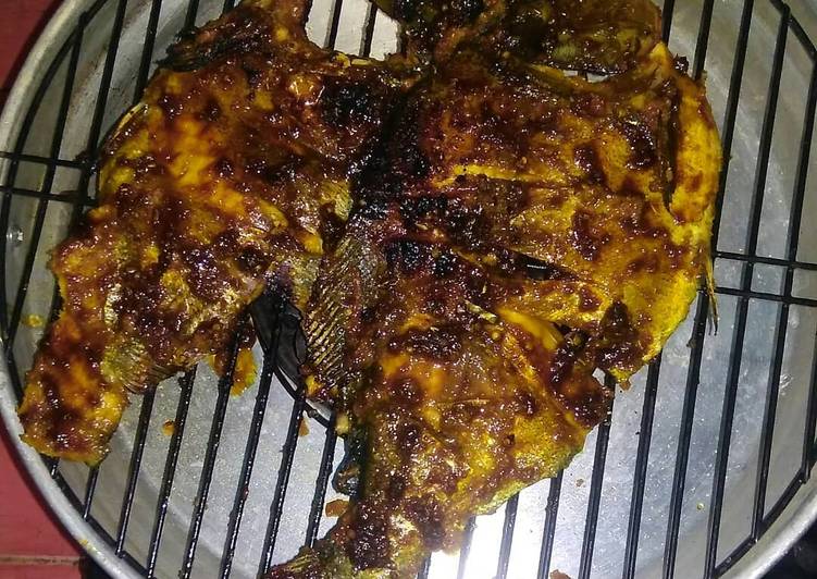 Ikan bawal bakar pedas manis