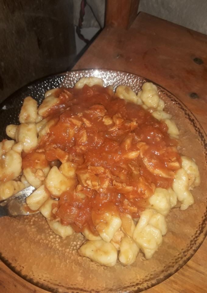 Una foto de Ñoquis caseros con salsa. Ambas recetas