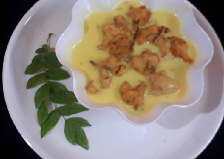 Kadhi pakoda