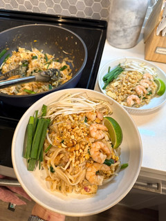 A picture of Shrimp Pad Thai.