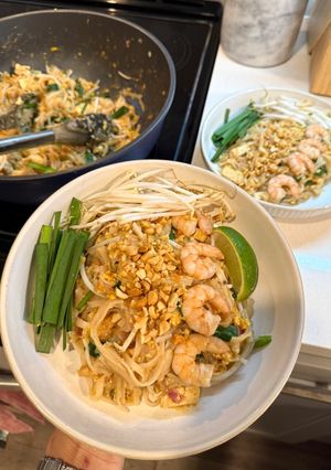 A picture of Shrimp Pad Thai.