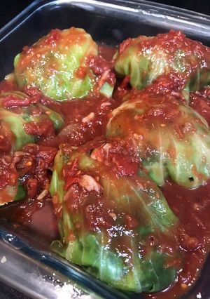 Una foto de Paquetitos de repollo rellenos con vegetales