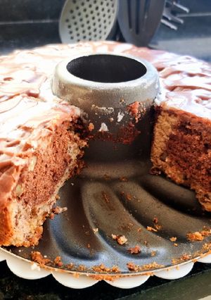 Una foto de Budín de banana, nueces, y cacao... glaseado