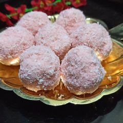 A picture of Creamy Coconut ladoo.